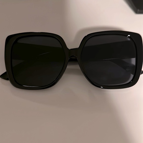 Oversized black sunglasses - Picture 5 of 5
